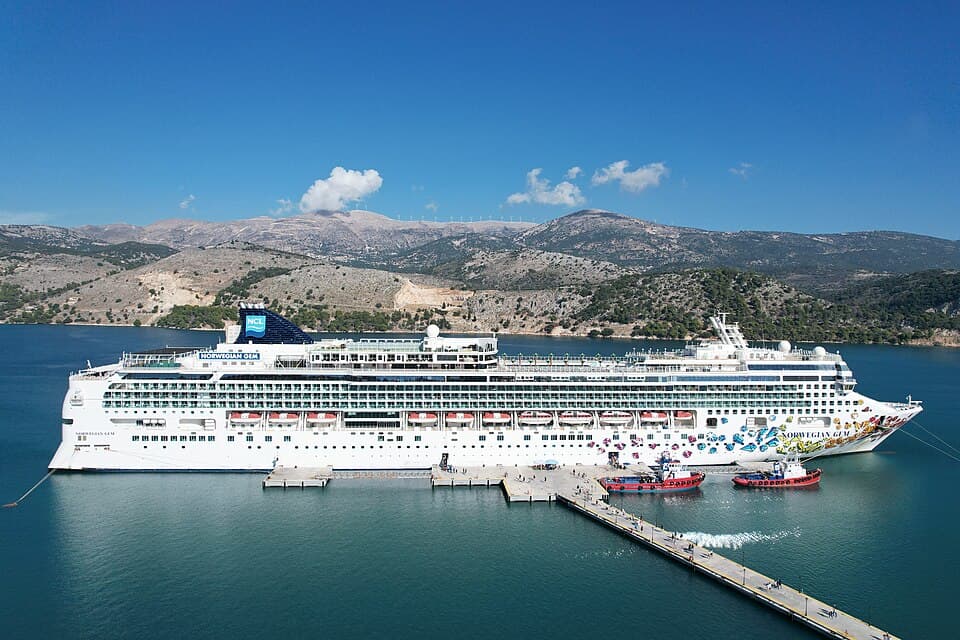 诺唯真珠宝号 Norwegian Gem