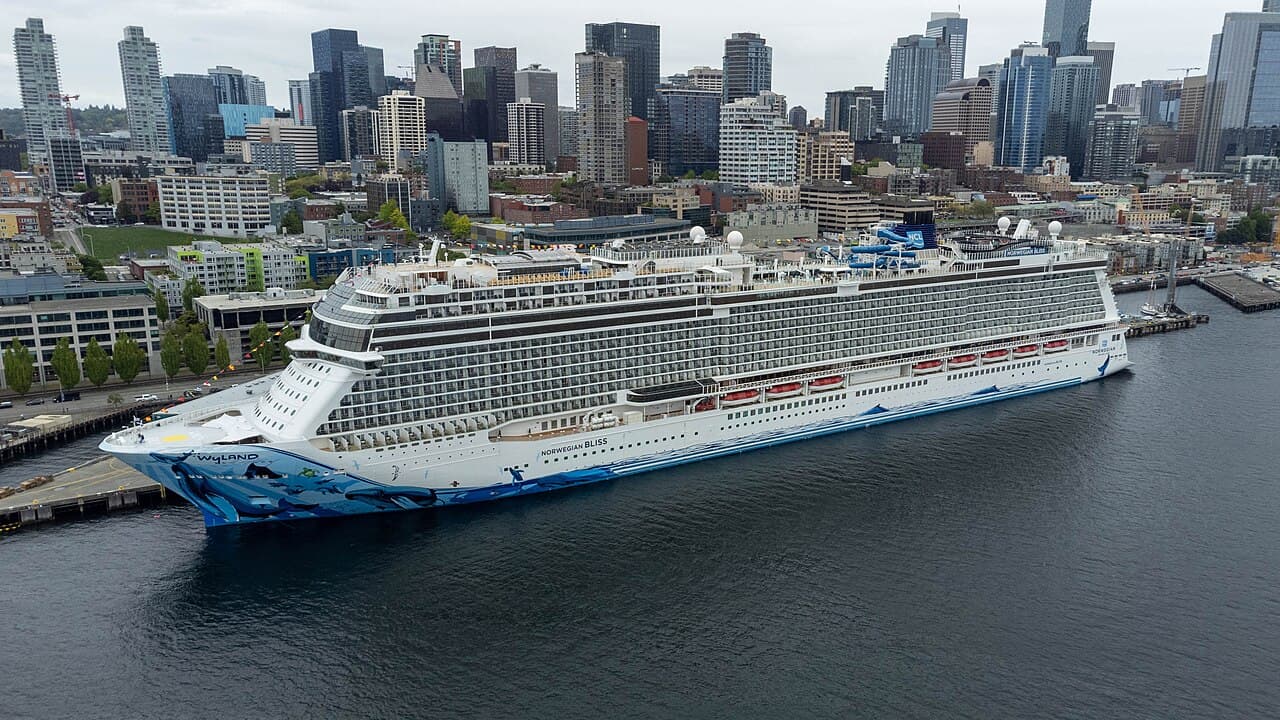 诺唯真畅悦号 Norwegian Bliss