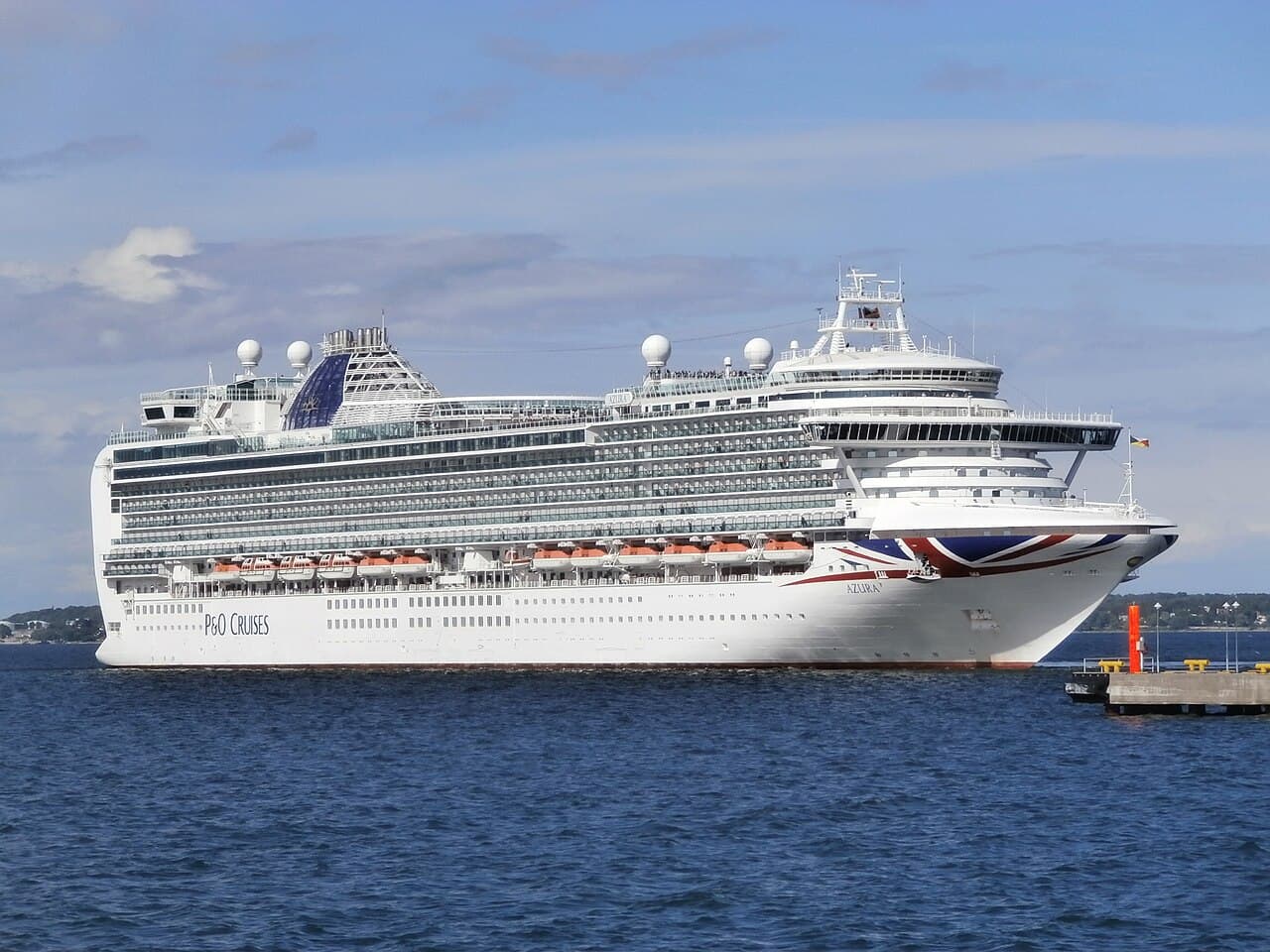 MS Azura (photo)